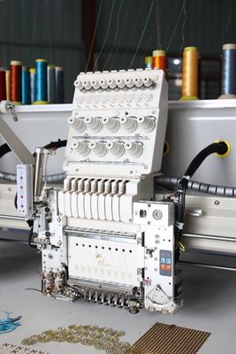 Maschine zur Verkleidung von Schnürgeräten 9 Nadel 6 Kopfmaschine zur Verkleidung von Schnürgeräten