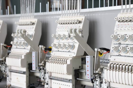 Gewerbliche Sequins Stickmaschine 15 Kopf 9 Nadeln 1 Jahr Garantie