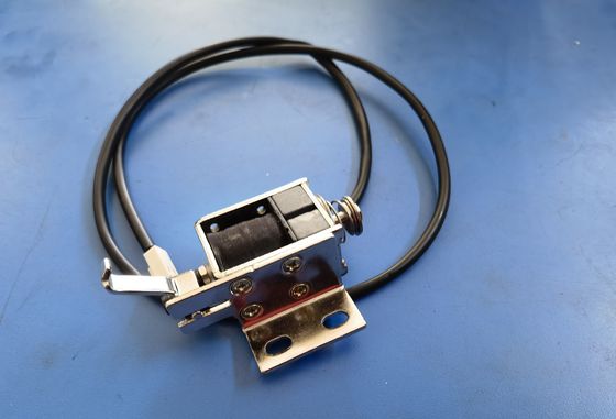 Schwarze Sprung-Solenoid / Cutter-Solenoid für computergestützte Stickmaschine
