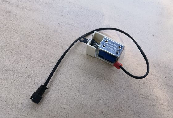 Schwarze Sprung-Solenoid / Cutter-Solenoid für computergestützte Stickmaschine