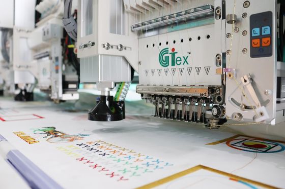 Computergestützte Maschine zum Stickern mit Laserschnitt